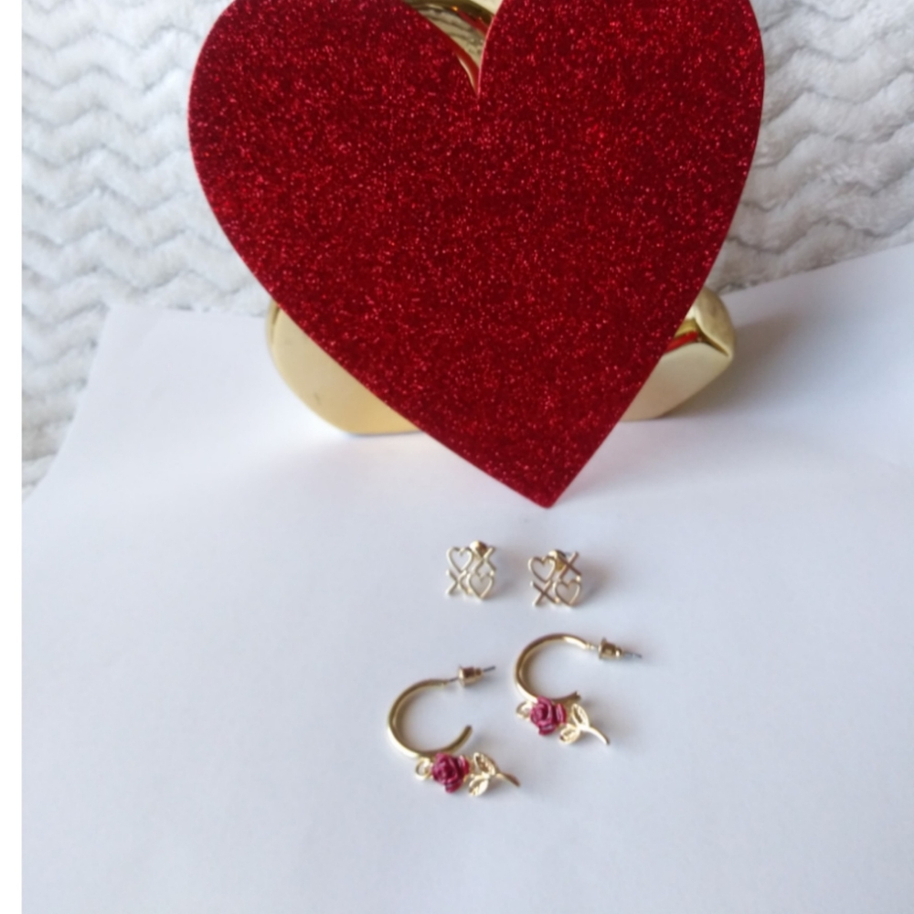 Two pairs of fantasy earrings in different styles - Picture 1 of 4